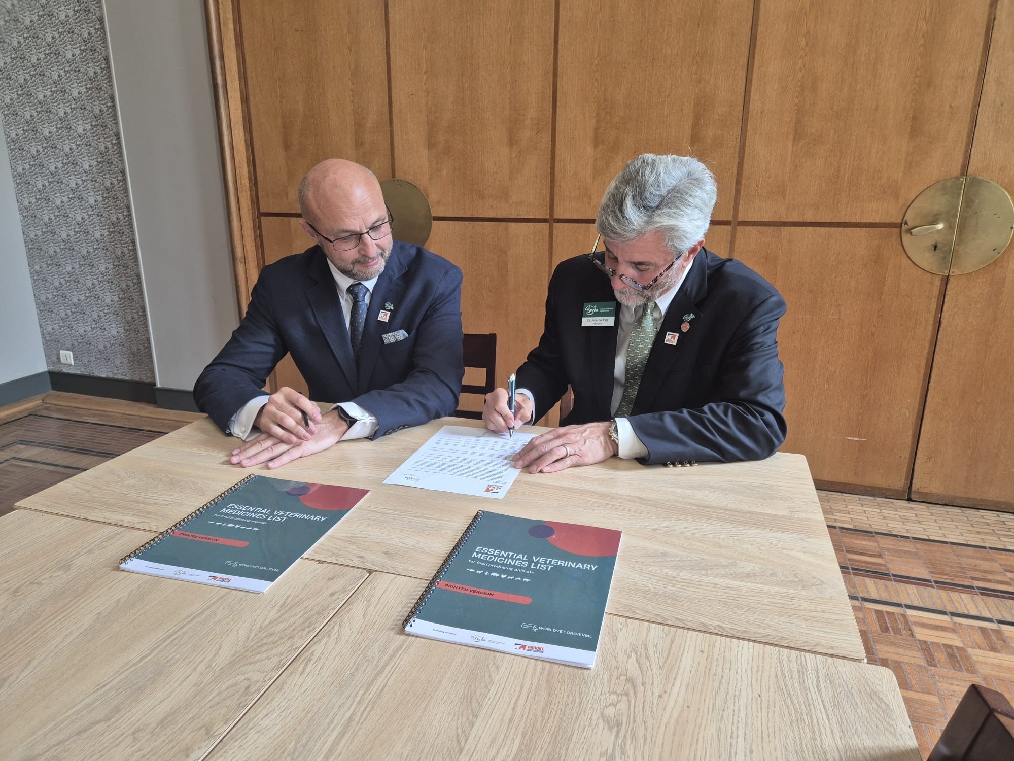 Brooke and World Veterinary Association signing agreement 