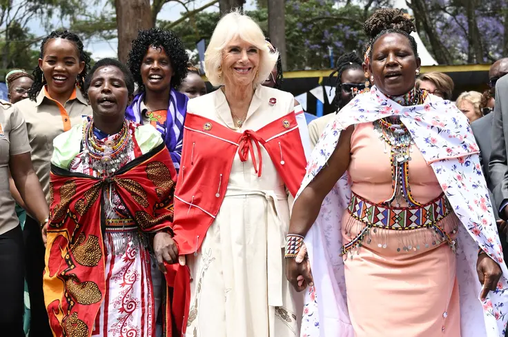 Community members present Queen Camilla with a shuka at Brooke partner Kenya Society for the Protection and Care for Animals (KSPCA). Photo credit: Samir Hussein/WireImage